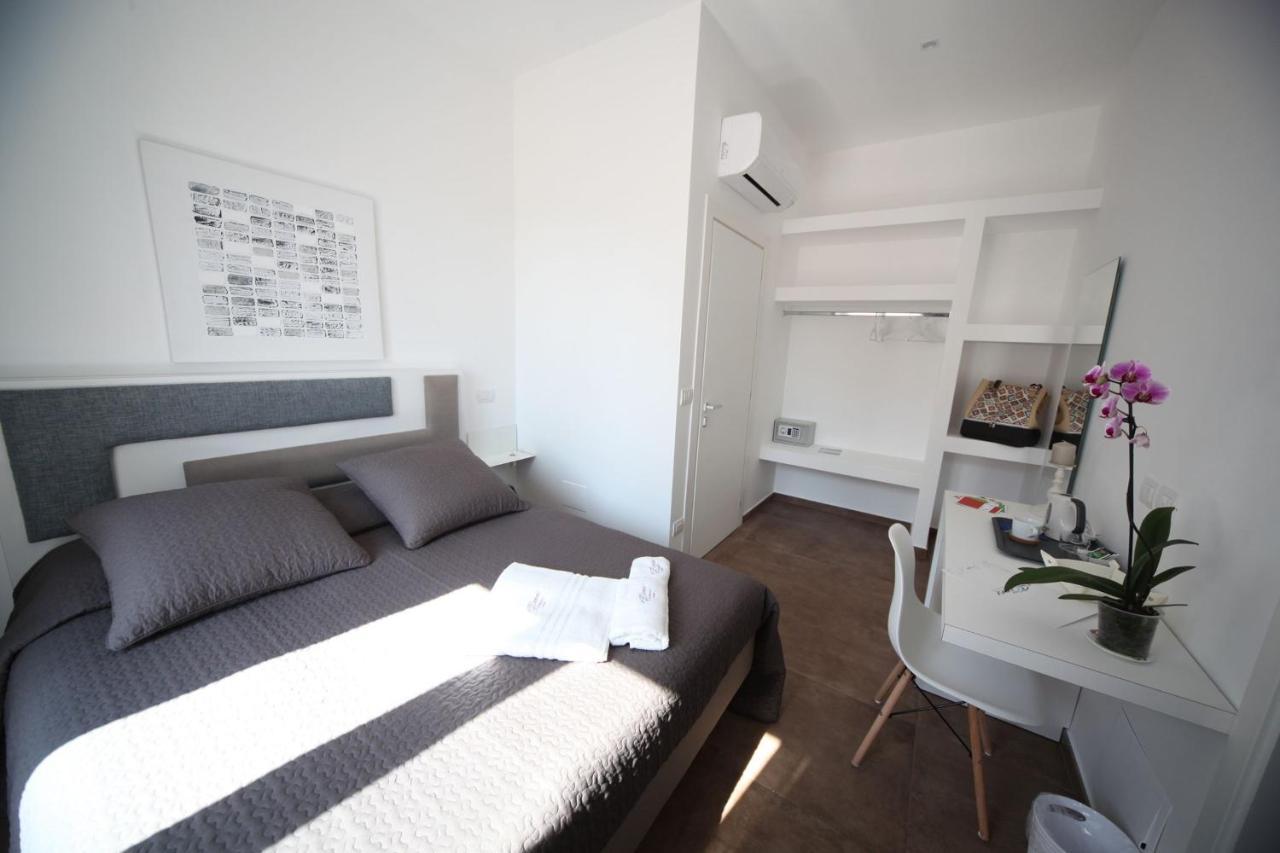 Essence Bed & Breakfast Barletta Bagian luar foto